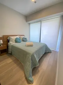 Apartment with a gym, swimming pool, grill, and bar - Image 4