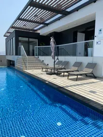 Apartment with a gym, swimming pool, grill, and bar - Image 3