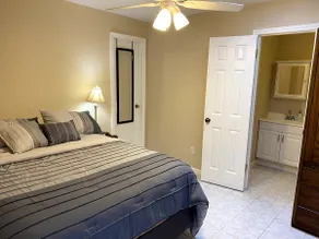 Cozy private apartment (Free Private Parking) - Image 4