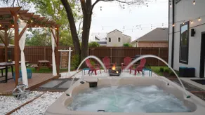 Hgtv home, king bed, Hot tub - Image 4