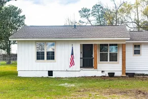 The Hub Farm - 0.5 miles from USM! - Image 2