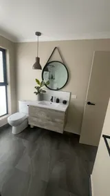 Central Modern Home - Image 5