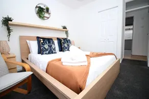 3 Bed Flat • Cardiff Bay • Free Parking • Balcony - Image 2