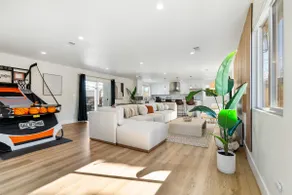•NEW•Modern Luxe 4BD/3BA & Gr8 amenities - Image 4
