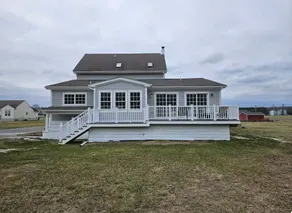 Charming Home Spacious Yard, 25 min to Beach - Image 2