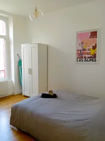 101 - 100% renovated apartment with spacious bedroom - Image 3