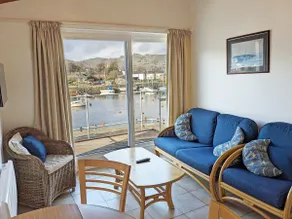 Harbour Haven: Spectacular Views - Image 4