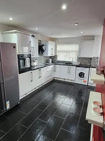 Airbnb Palace - Image 3