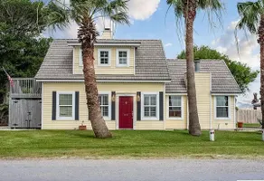 We Dig It - Magnolia Beachfront Cottage - Image 4