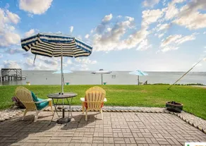 We Dig It - Magnolia Beachfront Cottage - Image 3