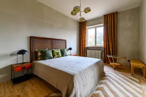 Mid-Century Apartment w/ balcony - Image 2