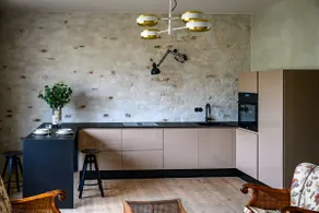 Mid-Century Apartment w/ balcony - Image 4