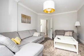 5-Bed Dream City Home by Sea, Free Parking, Garden - Image 2