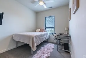 UIUC Two Bedroom Unit on Green St! - Image 4