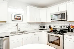 Central, Private, Cozy, Pristine, Fully-Equipped! - Image 3