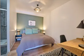 Industrial-chic accommodation for 4 people / West Paris - Image 4
