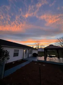 Quiet Clean 4BR pet friendly in town Large lot - Image 2
