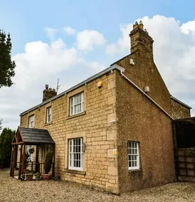 Prudhoe Cottage -17th Century-5 bedrooms-Sleeps 10 - Image 2