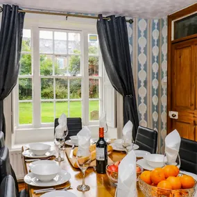 Prudhoe Cottage -17th Century-5 bedrooms-Sleeps 10 - Image 5