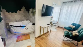 Relaxation, Spa and Private Parking - Image 5