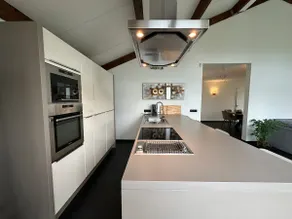 Spacious villa with hot tub & sauna for 10 people - Image 3