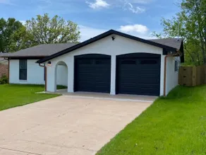 Beautiful Remodeled Home in Burleson TX! - Image 2