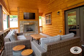 Bear Cub Cabin +Hot Tub, Lounge @Doe River Landing - Image 2