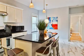 Newly Renovated Modern Retreat l Near T - Image 4