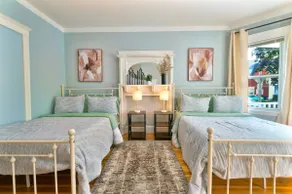 Newly Renovated Modern Retreat l Near T - Image 3