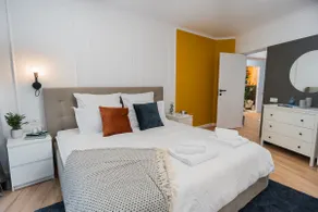 Urban Pearl - Old Town - Unique 4BR/3BA Apartment - Image 3