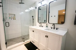 Newly Renovated • King Bed • Near Downtown - Image 5