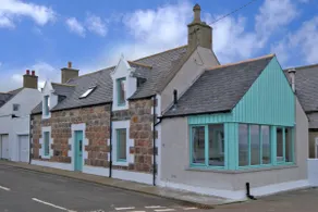 Relaxing Coastal Escape with Sea Views - Image 2
