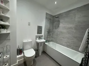 Quayside Apartment -2 Bedrooms - Sleeps 4 - Image 5