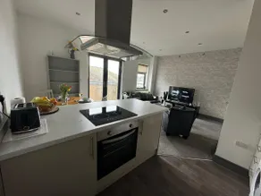 Quayside Apartment -2 Bedrooms - Sleeps 4 - Image 3