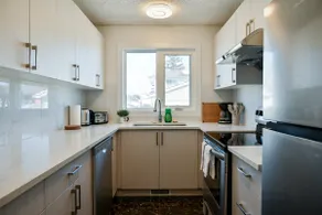 Renovated Private Duplex near YYC&NW Towne center - Image 5