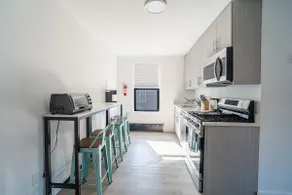 Charming 1BD Apt near NYC train - Image 3