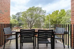 Contemporary Tri-Level Apt In A Prime Central Spot - Hosted By Canstay - Image 3