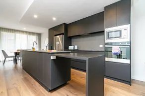 Contemporary Tri-Level Apt In A Prime Central Spot - Hosted By Canstay - Image 2