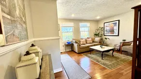 SIT BACK & RELAX Entire house/3bedrms/EASY Parking - Image 3