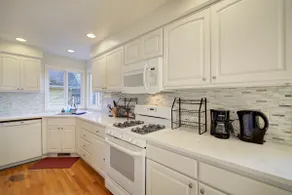 Cozy & Spacious 4br Seattle House/ Private Patio - Image 4