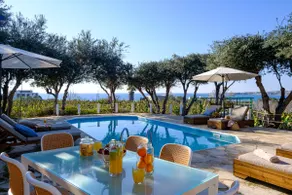 Blue Waves Villa: Seaside Serenity Awaits - Image 3