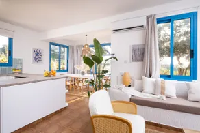 Blue Waves Villa: Seaside Serenity Awaits - Image 4