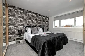 Contractors Dream~POOL TABLE~Close to Luton Airport~Three Double Bedrooms - Image 5