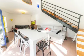 Great house with a garden - Image 2
