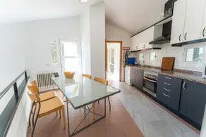 Great house with a garden - Image 3