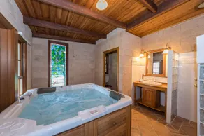 The Summerhouse Clarendon Forest Retreat - Image 3