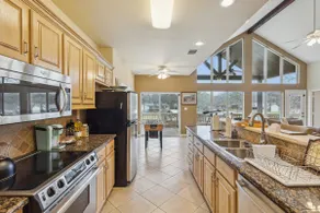 Stunning Lake Home Get Away on The Water! - Image 2