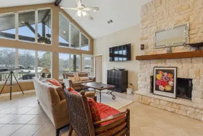 Stunning Lake Home Get Away on The Water! - Image 4