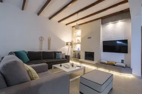 BeachLine Luxury Apartment - Image 4