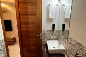 10 Min to Delhi Airport : Cozy Studio - Image 5